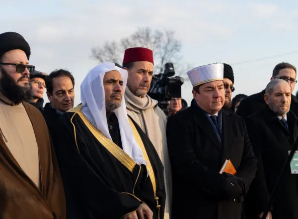 A l’occasion du 75ème anniversaire de la libération des camps de la mort, le SG de la Ligue islamique mondiale,  Mohammad Alissa et une délégation de dignitaires musulmans se sont rendus à Auschwitz.