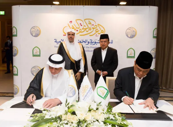 Les partenaires de la Ligue islamique  mondiale dans le monde soutiennent les initiatives et les programmes pertinents visant à démanteler le discours extrémiste et à promouvoir des stratégies de protection intellectuelle. https://t.co/2hG2zTCDvF