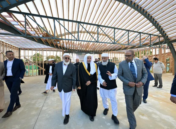 الأمينُ العامّ لرابطة العالم الإسلامي يتفقّدُ المرحلةَ الأولى لإنشاء المركز الإسلامي في مدينة أوكلاند النيوزيلندية