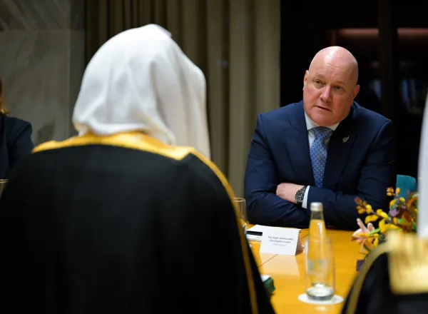 الحاكمةُ العامّةُ ورئيسُ الوزراءِ النيوزيلنديّان يستقبلان الأمين العام لرابطة العالم الإسلامي