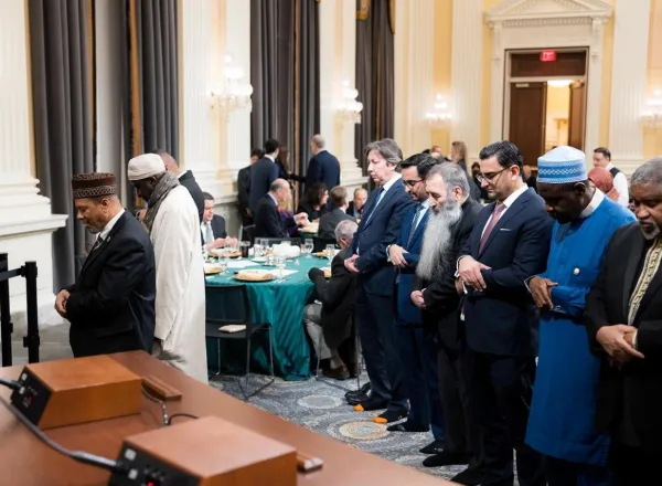رابطة العالم الإسلامي تجمع ممثلي الأديان وصانعي السياسات في حفل إفطار رمضان الأول من نوعه بالكونغرس الأمريكي