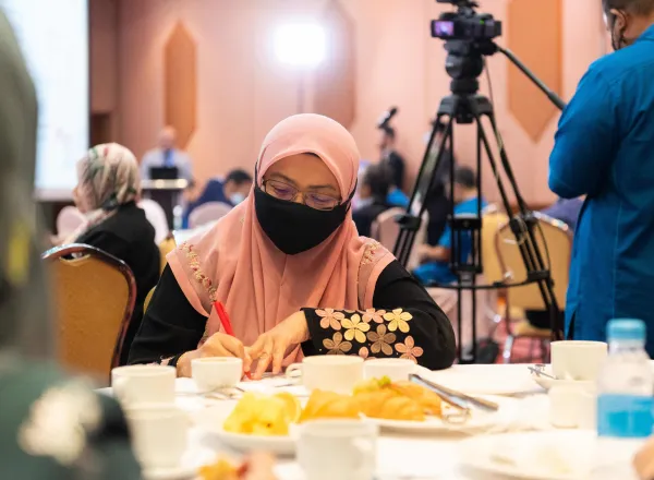 Mohammad Alissa tient une conférence à l’université islamique de Malaisie sur le thème «La valeur de la modération et de la coexistence»