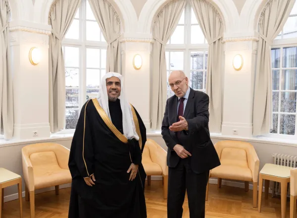 ‏بحضور الرئيس : البرلمان الآيسلندي يستضيف معالي الشيخ د. ⁧‫محمد العيسى‬⁩ في جلسة حوار مهمة
