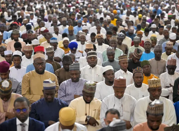 Sekretaris Jenderal Liga Muslim Dunia Menyampaikan Khotbah Jumat dan Mengimami Para Jemaah di Masjid Nasional Abuja di Ibu Kota Nigeria
