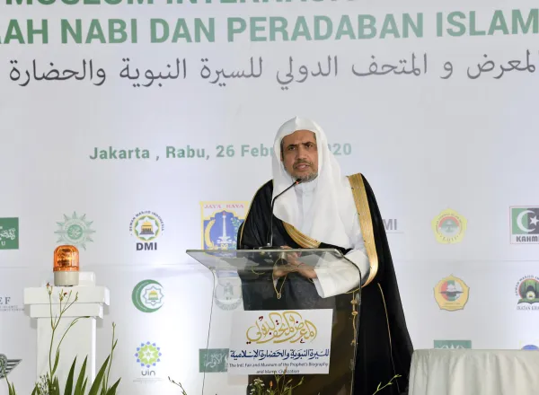 En présence d’invités du monde entier le Secrétaire général et le Vice-Président indonésien posent la première pierre de la succursale du musée sur la vie du Prophète et la civilisation islamique à Jakarta, dont le siège principal est à Médine. Le musée sur la vie du Prophète et la civilisation islamique s’étend sur 60 milles mêtres carrés avec des jardins de 140 milles mêtres carrés, dans la région touristique la plus importante de Jakarta; 18 millions de visiteurs par an sont attendus.