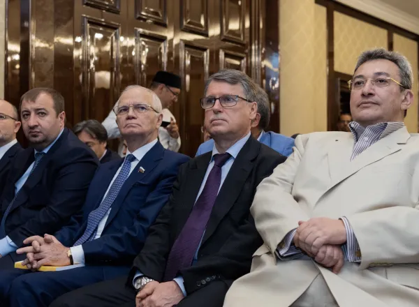 ‏تم تسليم الدكتوراة الفخرية لمعالي الشيخ د. ⁧محمد العيسى⁩  بحضور ممثلي الرئاسة الروسية ومجلسي الدوما والشيوخ وعدد من أعضاء السلك الدبلوماسي