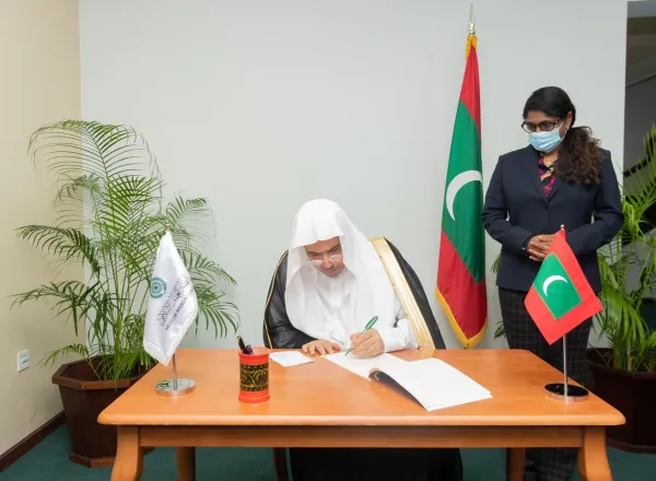 H.E. Dr. Mohammad Alissa met with the Minister of Defense of the Republic of Maldives, Mrs. Mariya Ahmed DiDi.