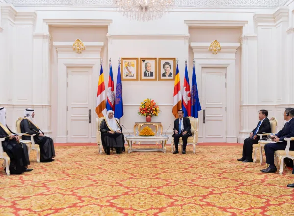 Hun Sen le Premier-ministre cambodgien a reçu Mohammad Alissa qui a salué l'harmonie de la communauté cambodgienne dont la composante islamique est une composante à part entière et dont les spécificités religieuses sont respectées.