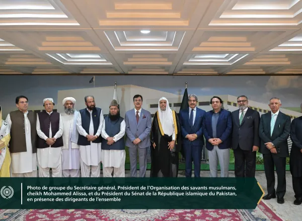 en présence de l’ensemble des partis politiques pakistanais et des membres du Sénat :