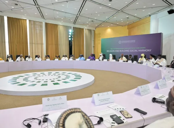Sekretaris Jenderal Liga Muslim Dunia Menghadiri Pertemuan Diskusi Meja Bundar Para Pemimpin Islam dan Kristen di Nigeria.. serta Penandatanganan Berbagai Kesepakatannya
