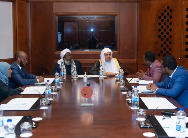 التقى معالي أمين عام رابطة العالم الإسلامي رئيس هيئة علماء المسلمين، فضيلة الشيخ الدكتور محمد بن عبدالكريم العيسى في العاصمة الإثيوبية أديس أبابا، جمعًا من أصحاب السماحة والفضيلة من كبار العلماء والمفتين في القرن الأفريقي