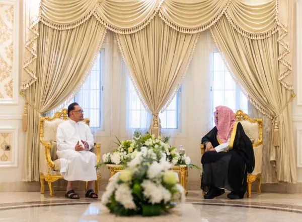 Mohammad Alissa a reçu à son domicile à La Mecque le Premier Ministre malaisien M. Anwar Ibrahim, le ministre malaisien des Affaires étrangères et le ministre des Communications