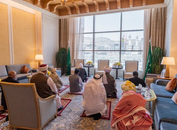 كبار علماء باكستان وأفغانستان يوقعون من جوار البيت الحرام.. "إعلان السلام في أفغانستان"