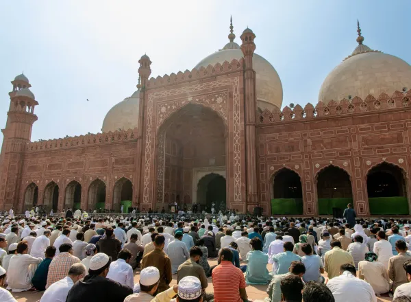 “بدعوةٍ رسميةٍ”، وفي جامع لاهور الكبير “المشهور عالمياً بعمارته الفريدة، وسعته لأكثر من مائة ألف مُصَلٍّ”: ألقى معالي الشيخ د. #محمد_العيسى خطبة الجمعة لهذا اليوم، متحدِّثاً فيها عن القيم الأخلاقية في الإسلام.