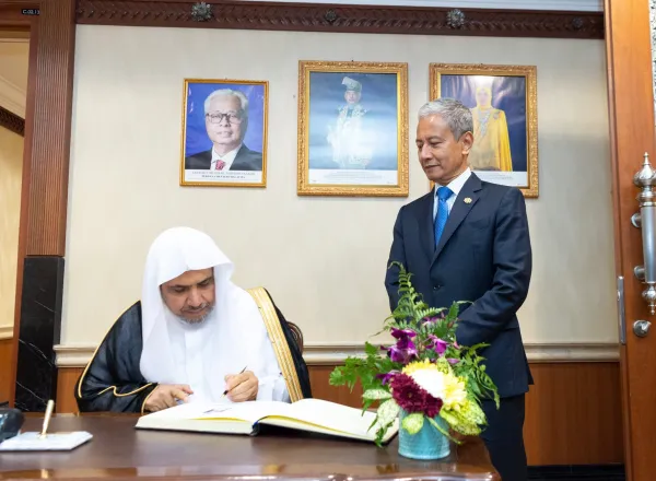 A Kuala Lumpur, Azhar Azizan le président du Parlement malaisien reçoit  Mohammad Alissa