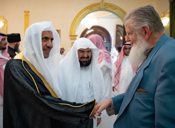 ‫معالي الشيخ د.عبدالرحمن السديس يحتفي بأصحاب السماحة والفضيلة والمعالي رئيس وأعضاء المجلس الأعلى لـرابطة العالم الإسلامي‬