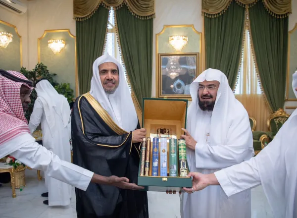 ‫معالي الشيخ د.عبدالرحمن السديس يحتفي بأصحاب السماحة والفضيلة والمعالي رئيس وأعضاء المجلس الأعلى لـرابطة العالم الإسلامي‬
