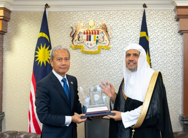 A Kuala Lumpur, Azhar Azizan le président du Parlement malaisien reçoit  Mohammad Alissa