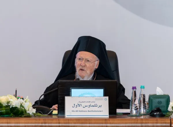 تحت مظلة رابطة العالم الإسلامي.. وبحضور قيادات دينية حول العالم   الرياض تشهد إصدار: "إعلان القيم الإنسانية المشتركة".. تأكيد مركزية الدين في الحضارات