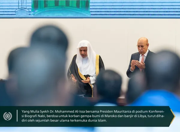 Yang Mulia Presiden Mauritania, Tuan Mohamed Ould Ghazouani, didampingi oleh Yang Mulia Sekretaris Jenderal LMD, Ketua Asosiasi Ulama Muslim, Syekh Dr.Mohammed Al-issa