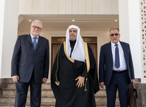 A La Mecque Mohammad Alissa reçoit Chems-Eddine Hafiz recteur de la grande mosquée de Paris pour signer un protocole d’entente concernant la formation des imams sur la Charte de La Mecque