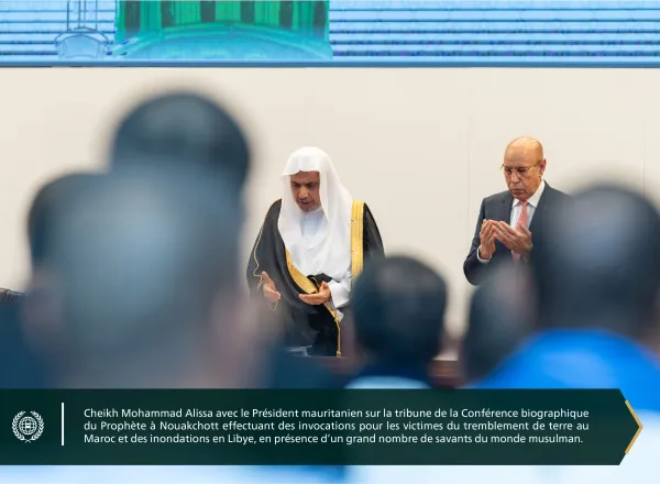 Le Président de la Mauritanie, M. Mohamed Ould Cheikh Al-Ghazouani, accompagné du SG de la LIM et Président de l'Organisation des savants musulmans, cheikh Mohammad Alissa lançant à Nouakchott la Conférence Internationale