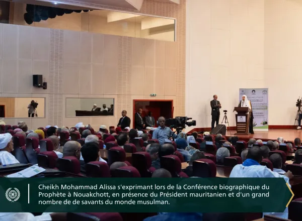 Le Président de la Mauritanie, M. Mohamed Ould Cheikh Al-Ghazouani, accompagné du SG de la LIM et Président de l'Organisation des savants musulmans, cheikh Mohammad Alissa lançant à Nouakchott la Conférence Internationale