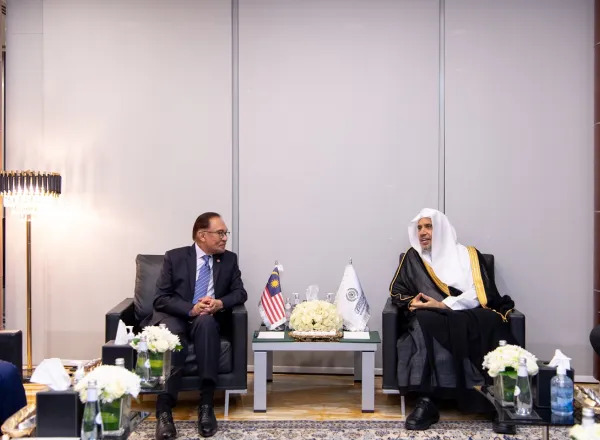 رئيس الوزراء الماليزي يزور رابطة العالم الإسلامي ويلتقي الأمين العام