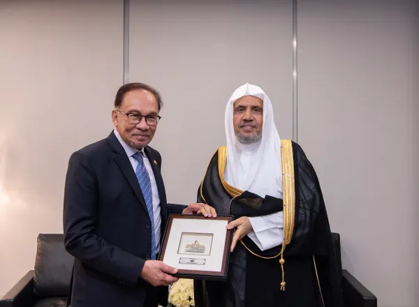 رئيس الوزراء الماليزي يزور رابطة العالم الإسلامي ويلتقي الأمين العام