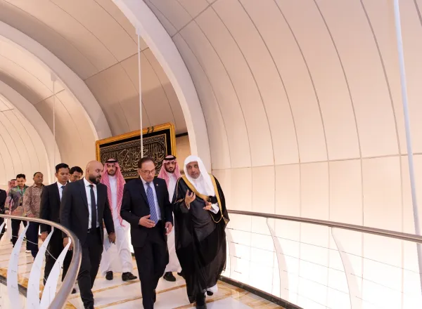 رئيس الوزراء الماليزي يزور رابطة العالم الإسلامي ويلتقي الأمين العام