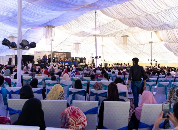 Durant le symposium sur l'islamophobie à l'Université de gestion et de technologie de Lahore
