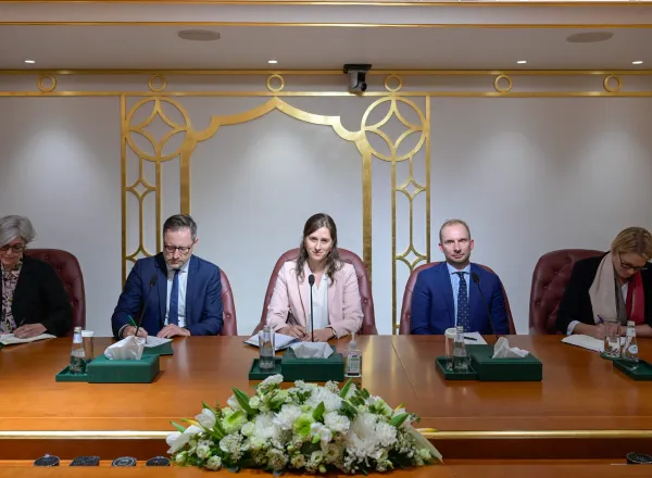 الأمين العام لرابطة العالم الإسلامي يلتقي وفدًا من القيادات الفكرية الألمانية من مختلف مراكز الأبحاث والفكر