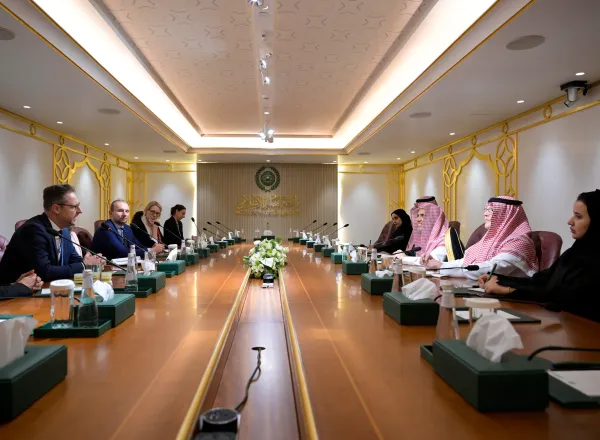 الأمين العام لرابطة العالم الإسلامي يلتقي وفدًا من القيادات الفكرية الألمانية من مختلف مراكز الأبحاث والفكر