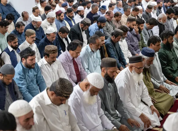 د. العيسى يُلقي خطبة الجمعة في جامع البرلمان ومجلس الشيوخ في باكستان