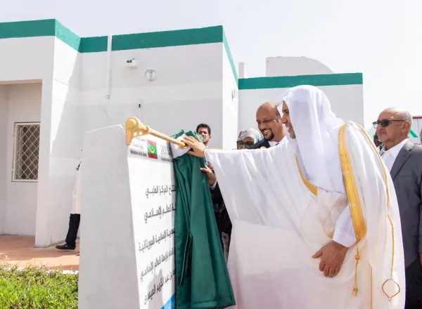 د. العيسى يدشّن حزمة مشروعاتٍ تنموية ورعوية وإغاثية في موريتانيا بتنسيق حكومي