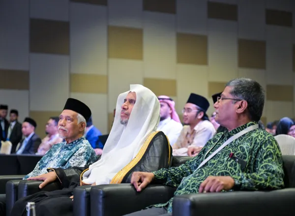 الأمينُ العامُّ لرابطة العالم الإسلامي يفتتح مؤتمرَ "الإيمان في ضوء العلم والبراهين المُعاصرة" في ماليزيا