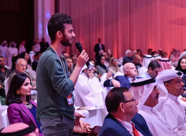 برئاسة سمو الأمير خالد الفيصل .. معالي الأمين العام لرابطة العالم الإسلامي متحدثاً في "الجلسة الختامية" لمؤتمر مؤسسة الفكر العربي‬ المنعقد في دبي‬ : (الإبداع الشامل والمتجدد مسؤولية تضامنية، تُحَفِّزه، وتدعمه، وتحرسه مؤسسات الدولة المستنيرة، وتُقَوِّمه معايير النزاهة والشفافية).