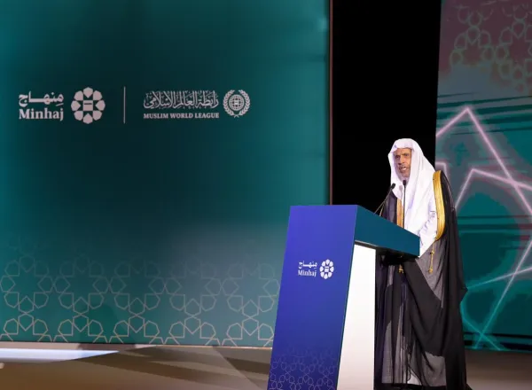 ينفرد التطبيق بغطاءٍ شرعيٍّ دوليٍّ جرى العمل عليه على مدى سنواتٍ طويلة، من قِبَل كبار الفقهاء والخبراء، بهدف إنهاء حالة التضارب والتناقض المتداولة على نطاق واسع في عددٍ من البرامج الدينية، مع إضافة المزيد من الخدمات المهمة