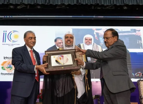 Dalam perayaan kunjungan Liga Muslim Dunia ke India, yang dihadiri oleh para pemimpin agama Islam, termasuk para mufti &amp; ulama, serta para tokoh agama dari berbagai keragaman agama &amp; intelektual: