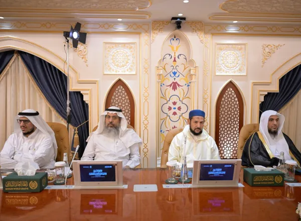 دشَّن معالي الأمين العام، رئيس هيئة علماء المسلمين، فضيلة الشيخ د. محمد العيسى، حزمةَ مشروعاتٍ قرآنيةٍ رائدة، تضمَّنت: "الملتقى التنسيقي الأوّل للمقارئ القرآنية التقنية العالمية -بمضامينه-"، و"الموقع الرقمي للمقرأة التقنية العالمية"، وإنشاء "رابطة المقارئ التقنية" التابعة لرابطة العالم الإسلامي.