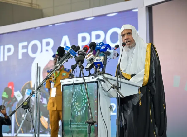 من العاصمة النيجيرية أبوجا.. وبرعاية فخامة رئيس الجمهورية:  د.العيسى يطلق مبادرةَ رابطة العالم الإسلامي للسِّلم المجتمعيّ في غرب أفريقيا