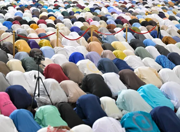 معالي الشيخ د. ⁧‫محمد العيسى‬⁩ ‬⁩، يُلقي خطبة الجمعة، ويؤمُّ المُصلّين، مُركّزًا في خطبتِه على هداية القرآن الكريم للتي هي أقوم