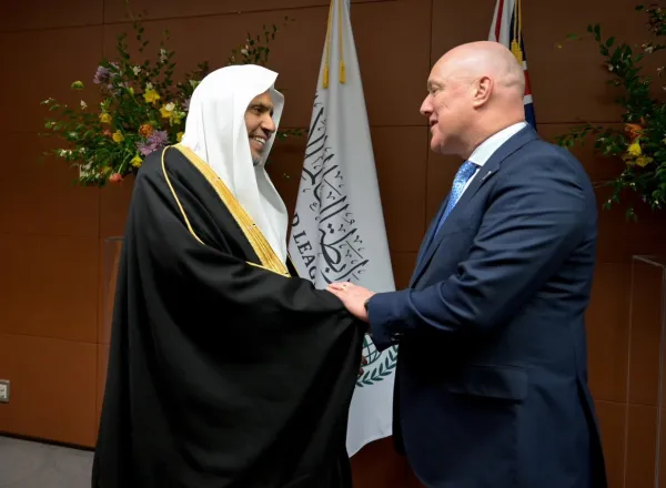 الحاكمةُ العامّةُ ورئيسُ الوزراءِ النيوزيلنديّان يستقبلان الأمين العام لرابطة العالم الإسلامي