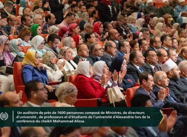 En présence de près de 1600 personnes, parmi lesquelles des Ministres, des directeurs d'universités, des doyens de facultés, des universitaires et des étudiants :