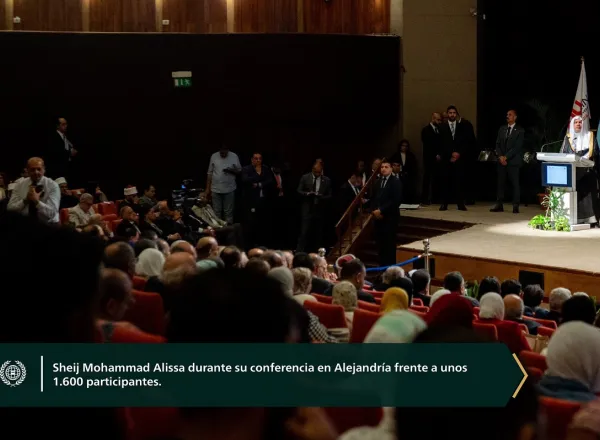 En presencia de cerca de 1600 personas, entre ellas Ministros, directores de universidades, decanos de facultades, académicos y estudiantes: