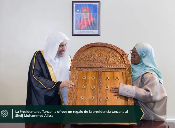 Ella elogió el papel internacional y humanitario de la Liga del Mundo Islámico en países con diversidad religiosa y étnica.