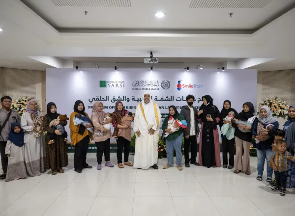 ‏تفقد معالي الأمين العام لرابطة العالم الإسلامي، رئيس هيئة علماء المسلمين، فضيلة الشيخ د. ⁧‫محمد العيسى‬⁩ ⁦‪‬⁩، عدداً من البرامج الصحية للرابطة في المستشفيات الإندونيسية