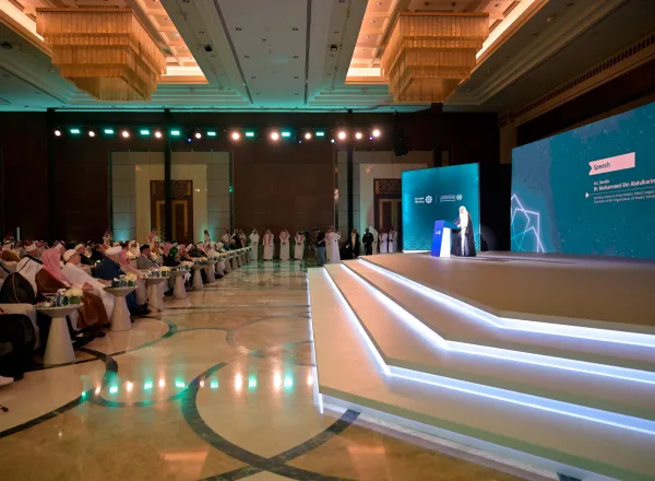 هُنا، حيث فُتِحَتْ صفحةٌ جديدةٌ من الموثوقيّة الشرعيّة في الفضاء الرقمي الإسلامي؛ انطلاقةُ تطبيق "مِنهاج":