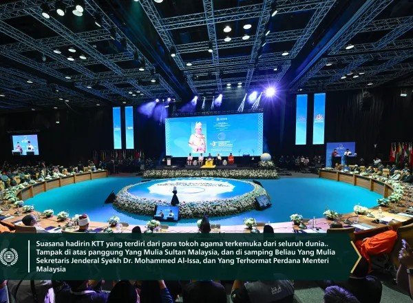 Yang Mulia Sekretaris Jenderal LMD sekaligus Ketua Organisasi Ulama Muslim, Syekh Dr. Mohammed Alissa  , menyampaikan pidato pembukaan pada Konferensi Tingkat Tinggi Internasional Ketiga Para Pemimpin Agama