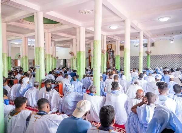 هذا اليوم على "منبر الجُمعة" بنواكشوط .. مسبوقاً بحفل استقبال علمائي كبير:   فضيلة الشيخ د.محمد العيسى يخطب ويؤم المصلين بحضور كبار العلماء وجمع غفير من المصلين.